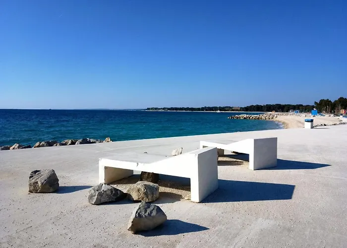 Abelia Pool View Studio